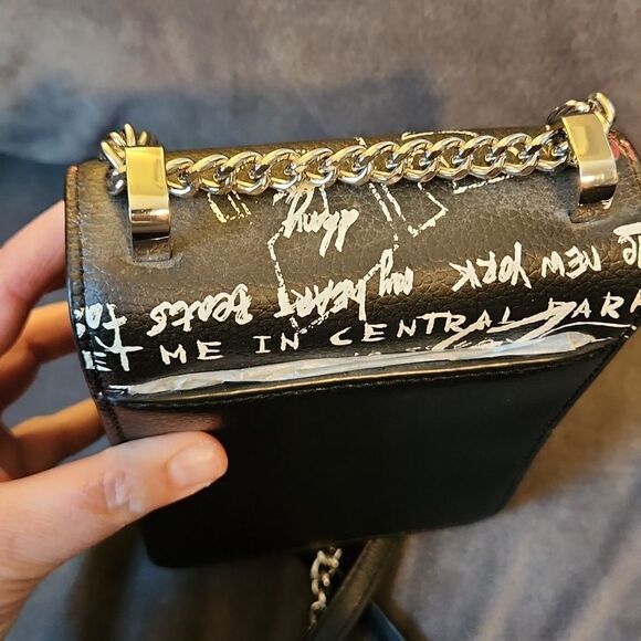 New! DKNY Graffiti Crossbody Bag With Bag Charms And Lock Purse Chain Adjustable - Picture 7 of 14